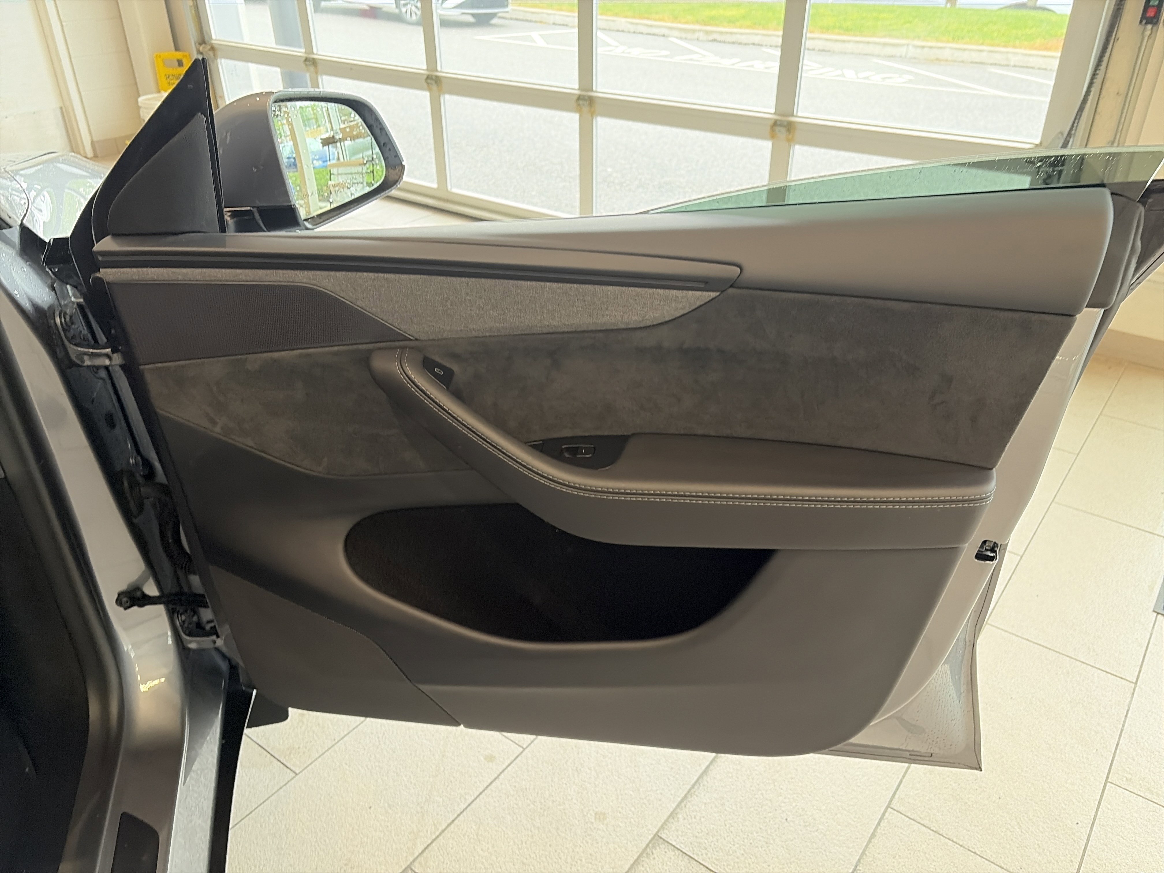 Used 2026 Tesla Model Y 2WD image 35