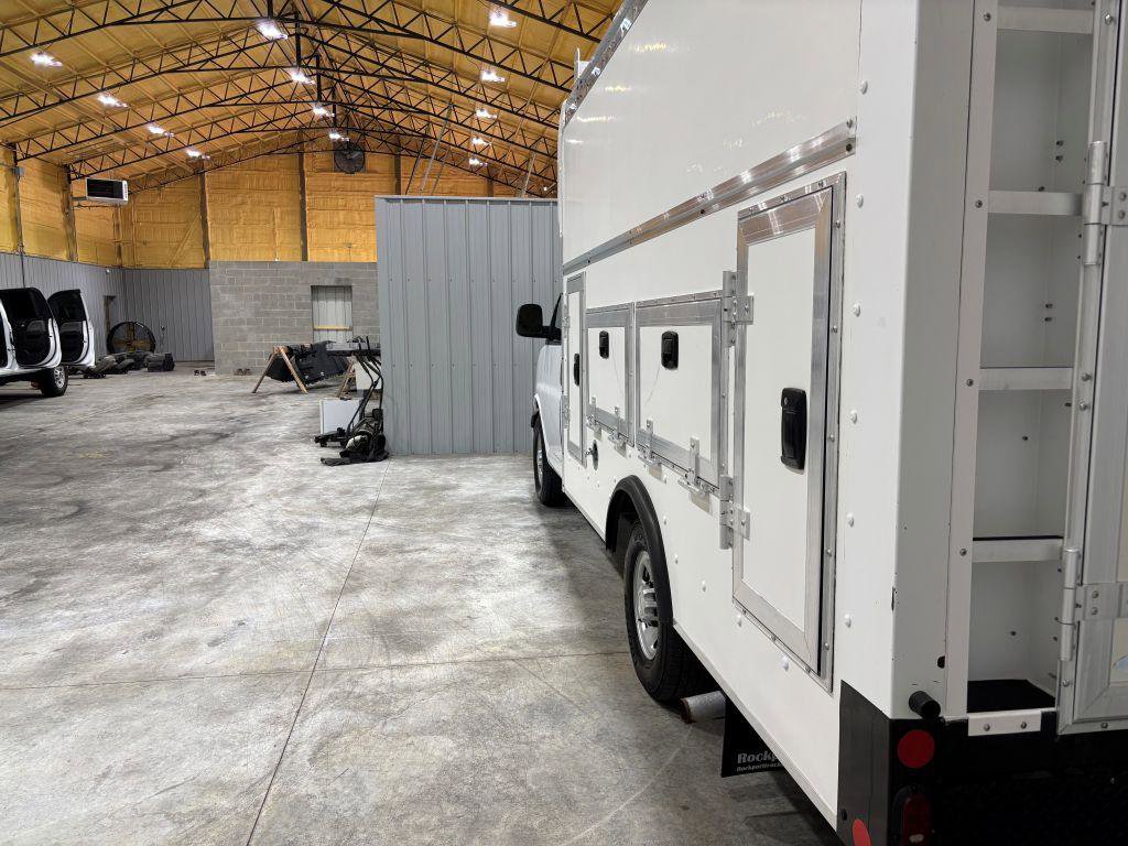 Used 2019 Chevrolet Express 3500 w/ Power Convenience Package RWD image 9