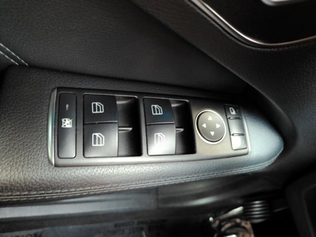 Used 2014 Mercedes-Benz E 250 BlueTEC Sedan image 35