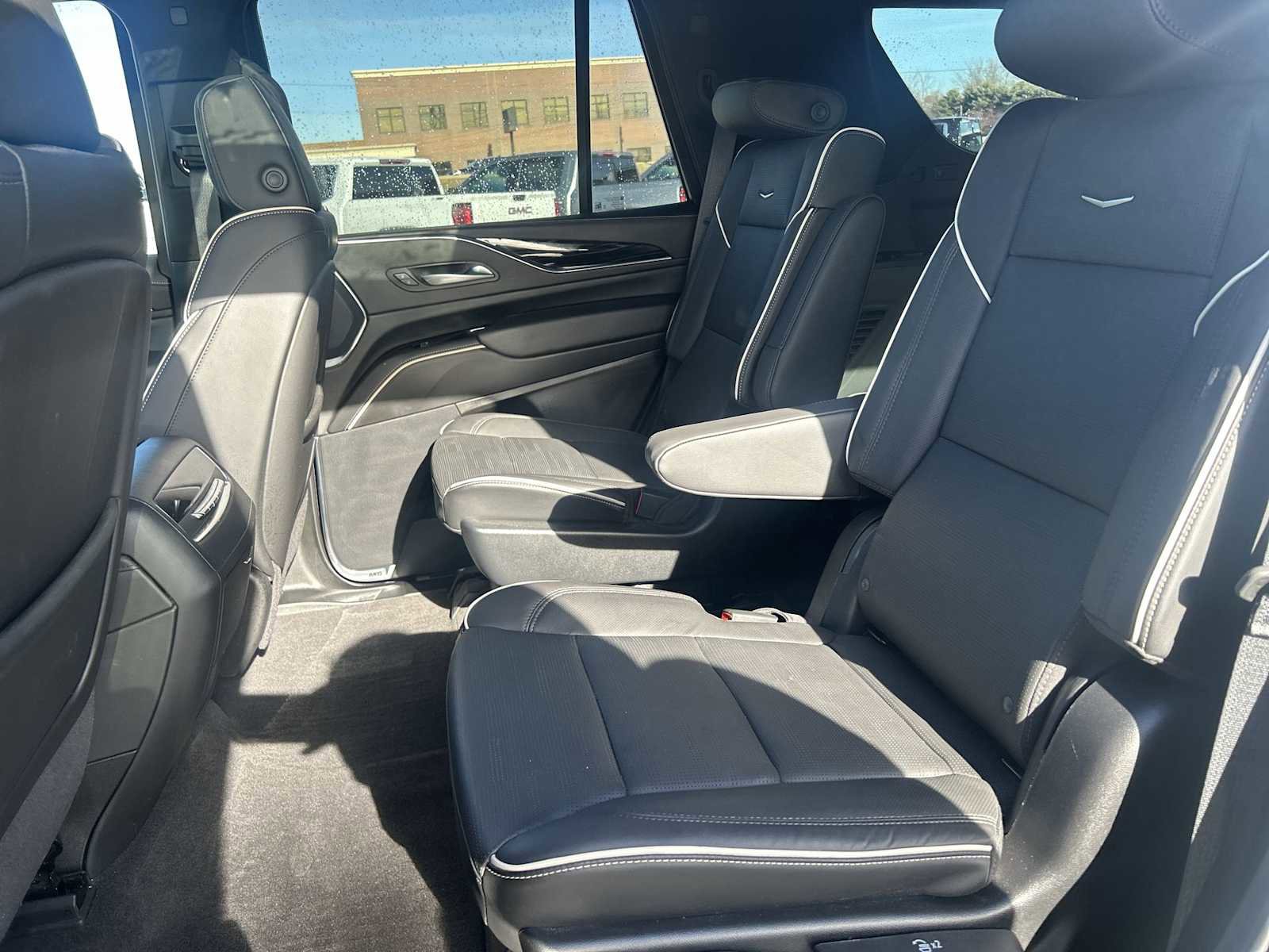 Certified 2024 Cadillac Escalade Sport w/ LPO, ONYX Package image 25