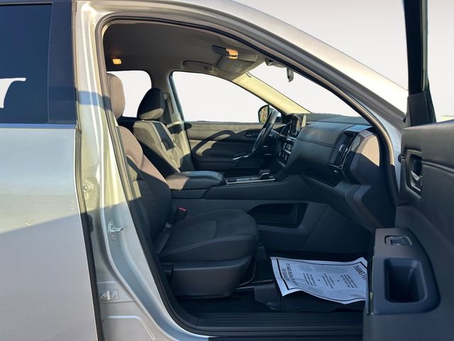 Used 2024 Nissan Pathfinder SV image 15