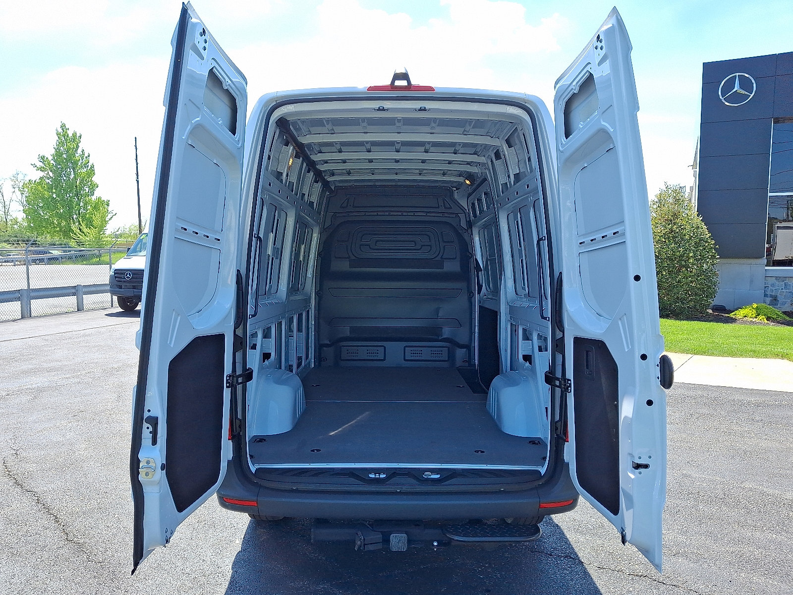 Used 2025 Mercedes-Benz Sprinter 2500 image 9