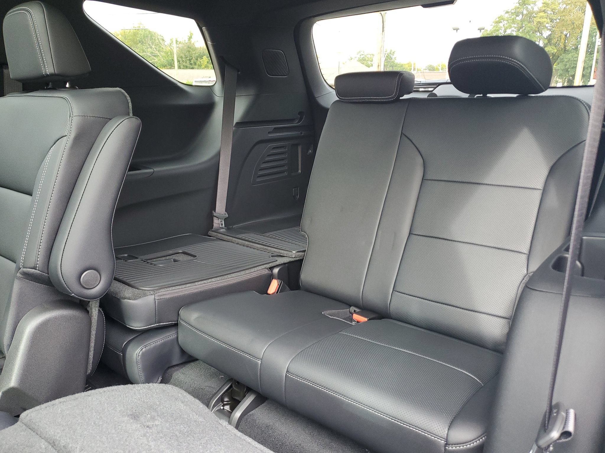 New 2027 Chevrolet Traverse LT w/ Driver Confidence Package AWD/4WD image 9