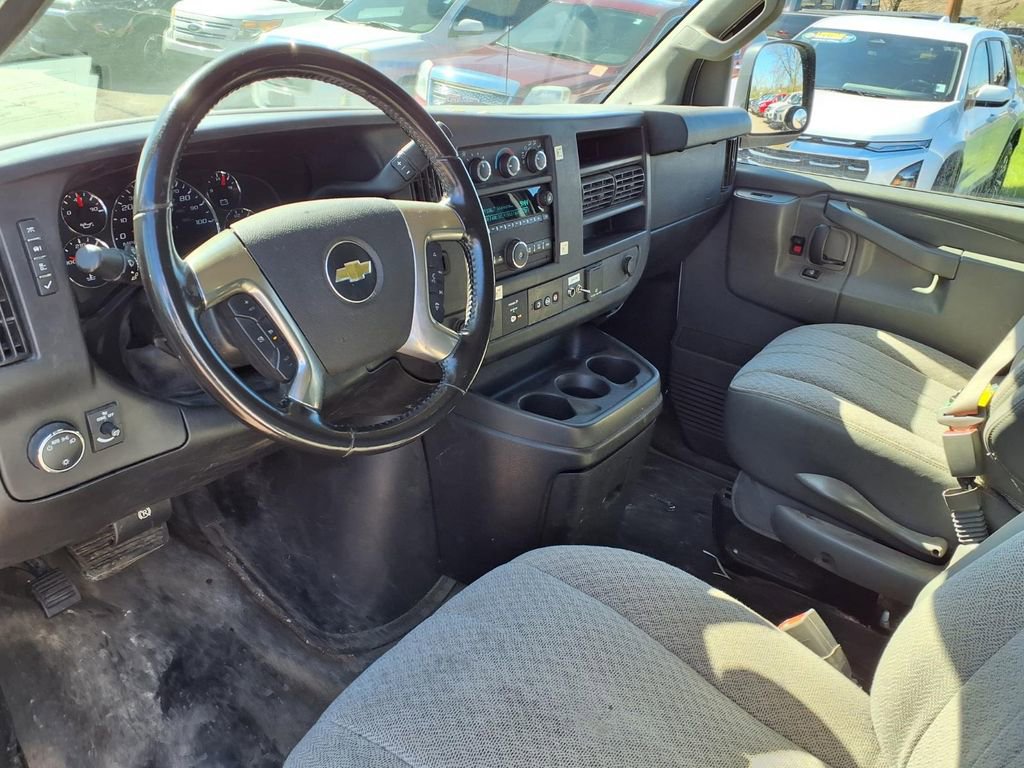 Used 2018 Chevrolet Express 3500 Extended w/ Driver Convenience Package RWD image 13