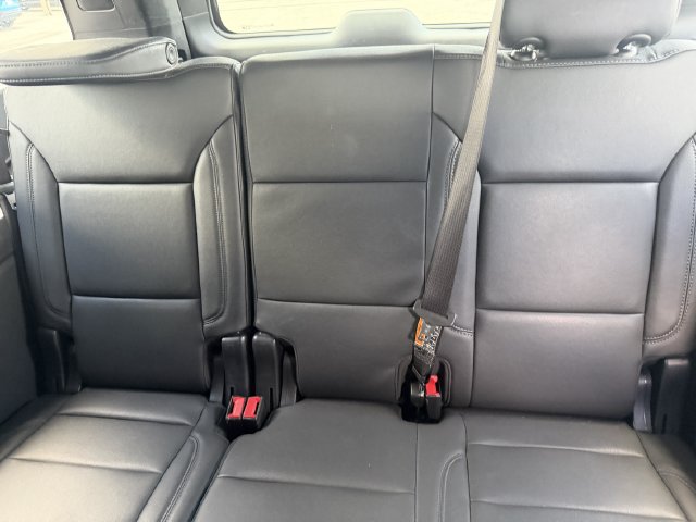 Used 2025 Chevrolet Suburban LT RWD image 19