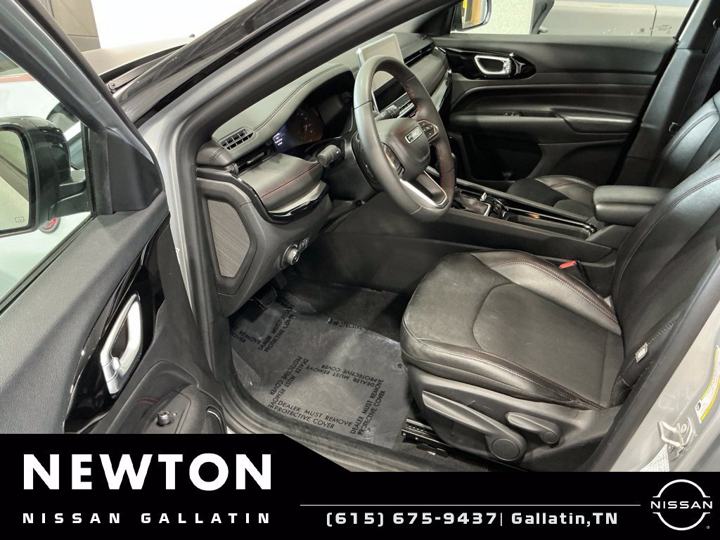Used 2025 Jeep Compass Trailhawk AWD/4WD image 6