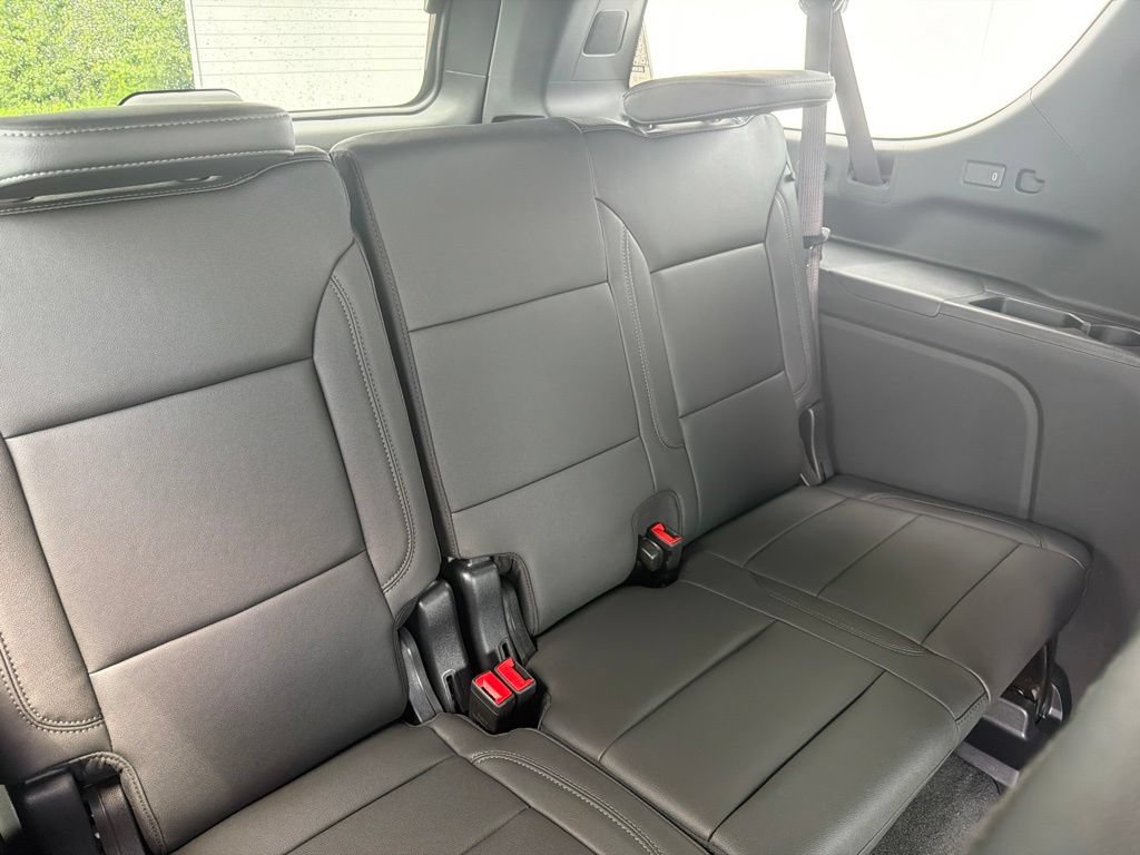 New 2026 Chevrolet Suburban Z71 w/ Comfort Package AWD/4WD image 8