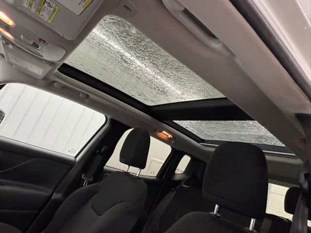 Used 2023 Jeep Renegade Latitude w/ Sun/Sound Group image 29