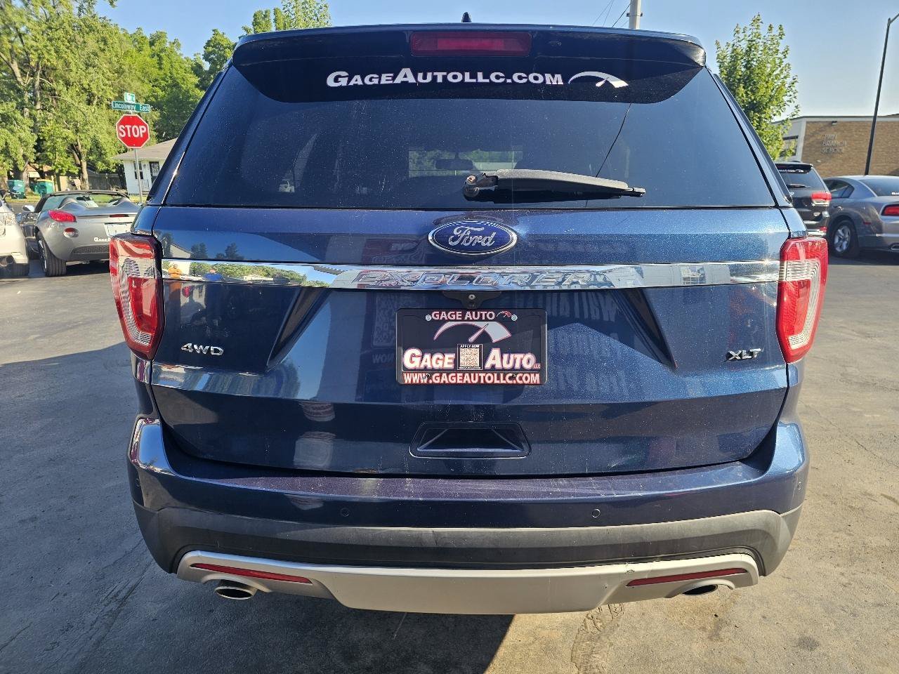 Used 2016 Ford Explorer XLT w/ Equipment Group 202A AWD/4WD image 10