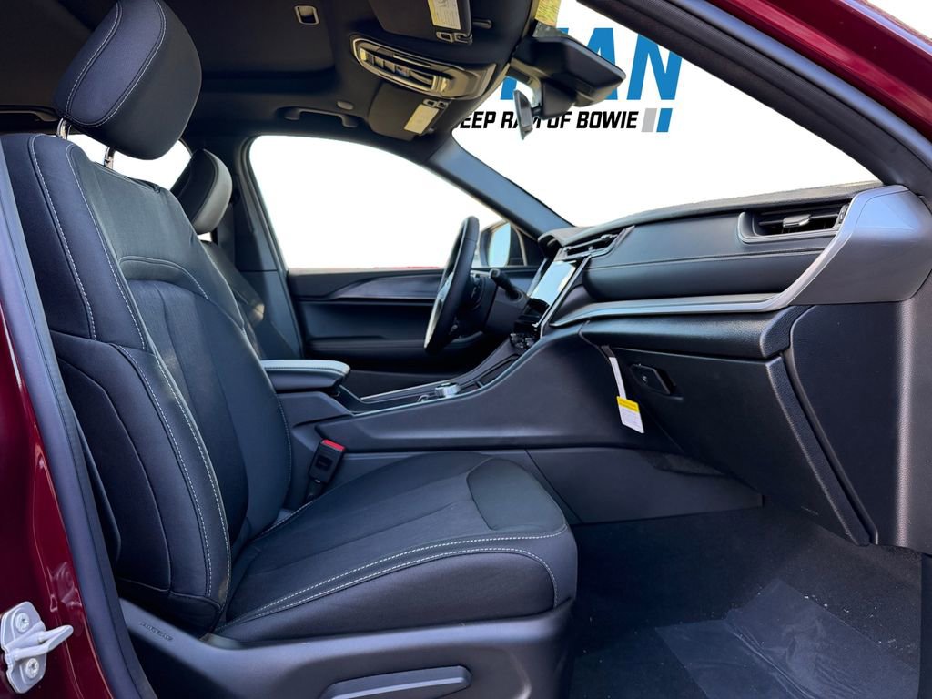 New 2025 Jeep Grand Cherokee Laredo X w/ Luxury Tech Group I image 22