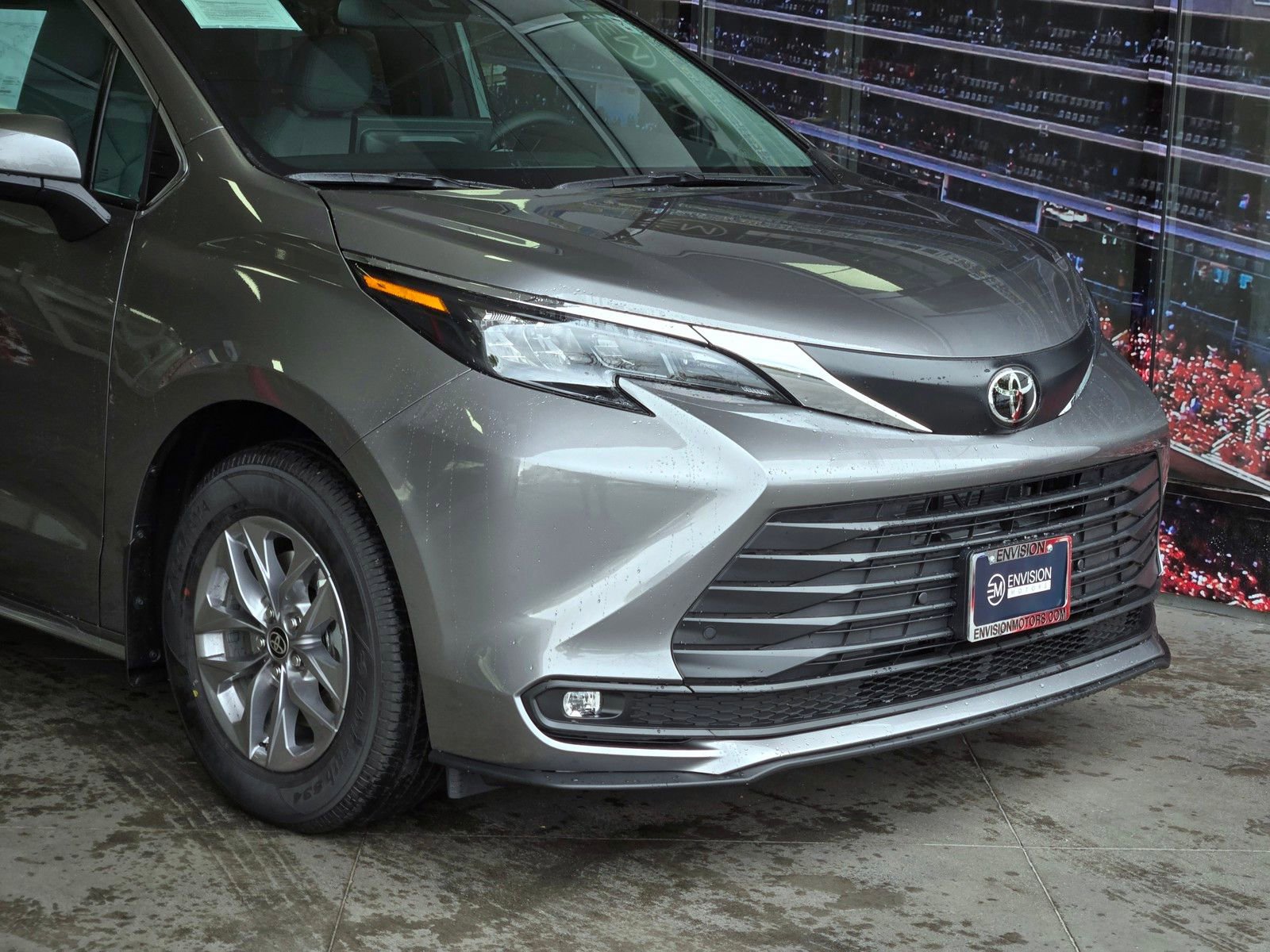 Certified 2026 Toyota Sienna XLE FWD image 2
