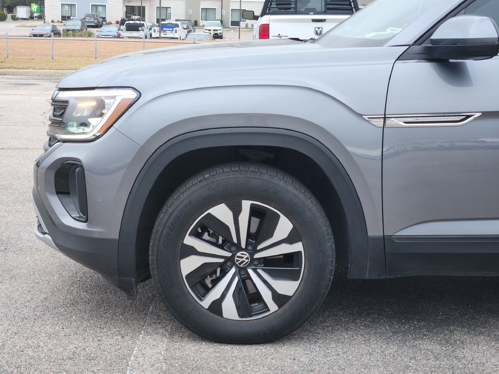 Used 2024 Volkswagen Atlas Cross Sport SE FWD image 6