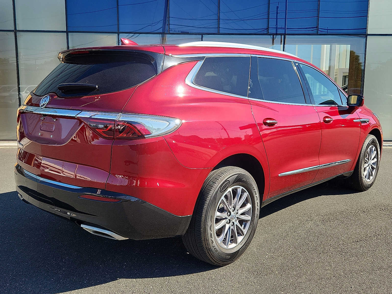 Used 2023 Buick Enclave Essence FWD image 6