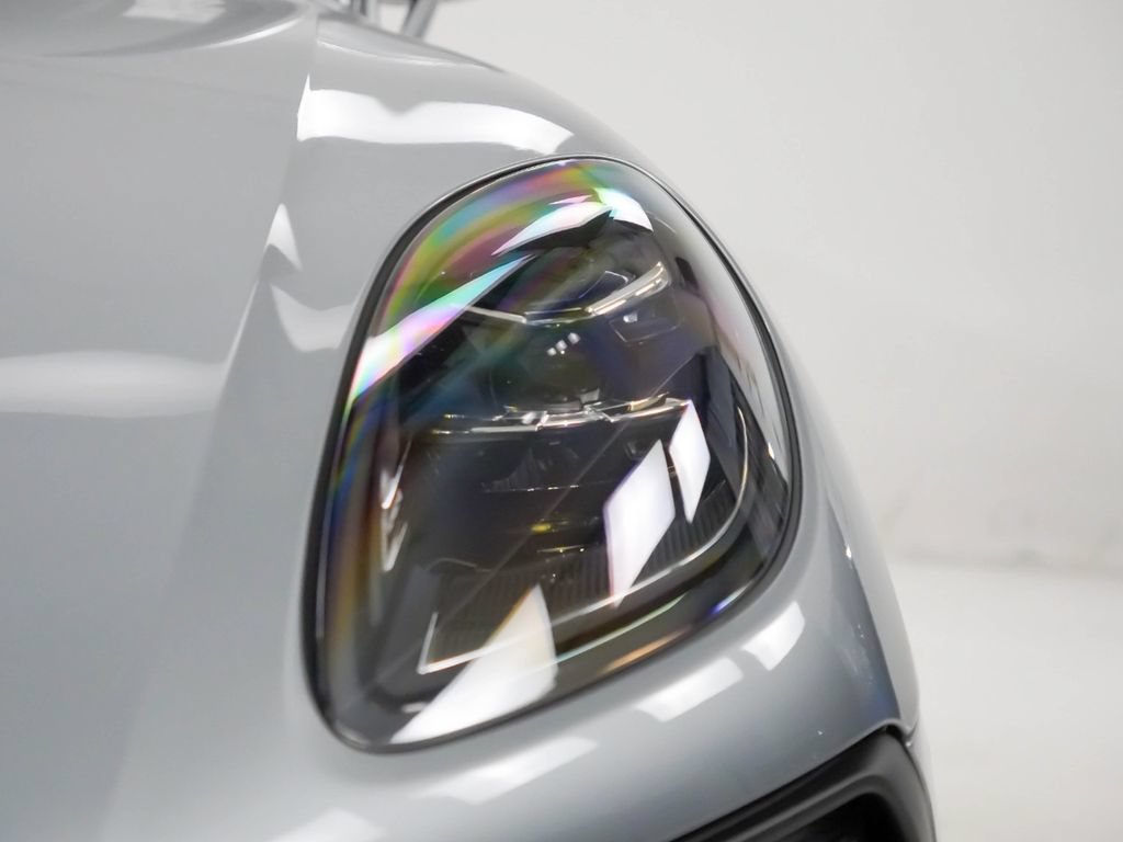 Certified 2026 Porsche Macan AWD/4WD image 6