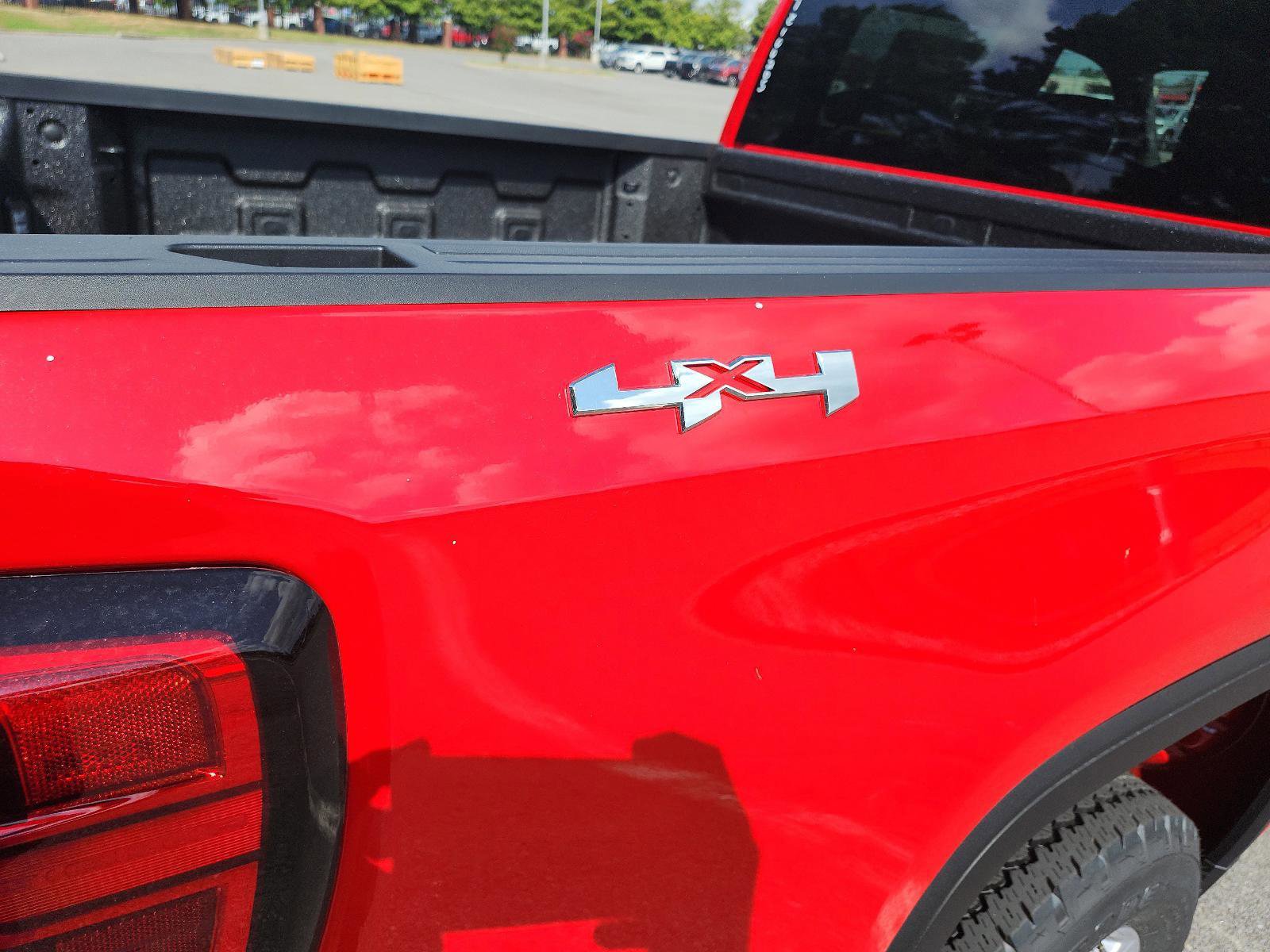 New 2026 GMC Sierra 1500 SLE image 5