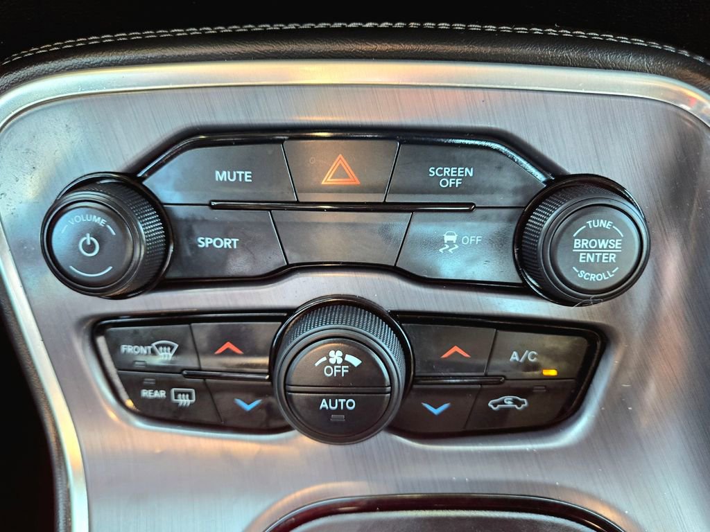 Used 2017 Dodge Challenger SXT image 29