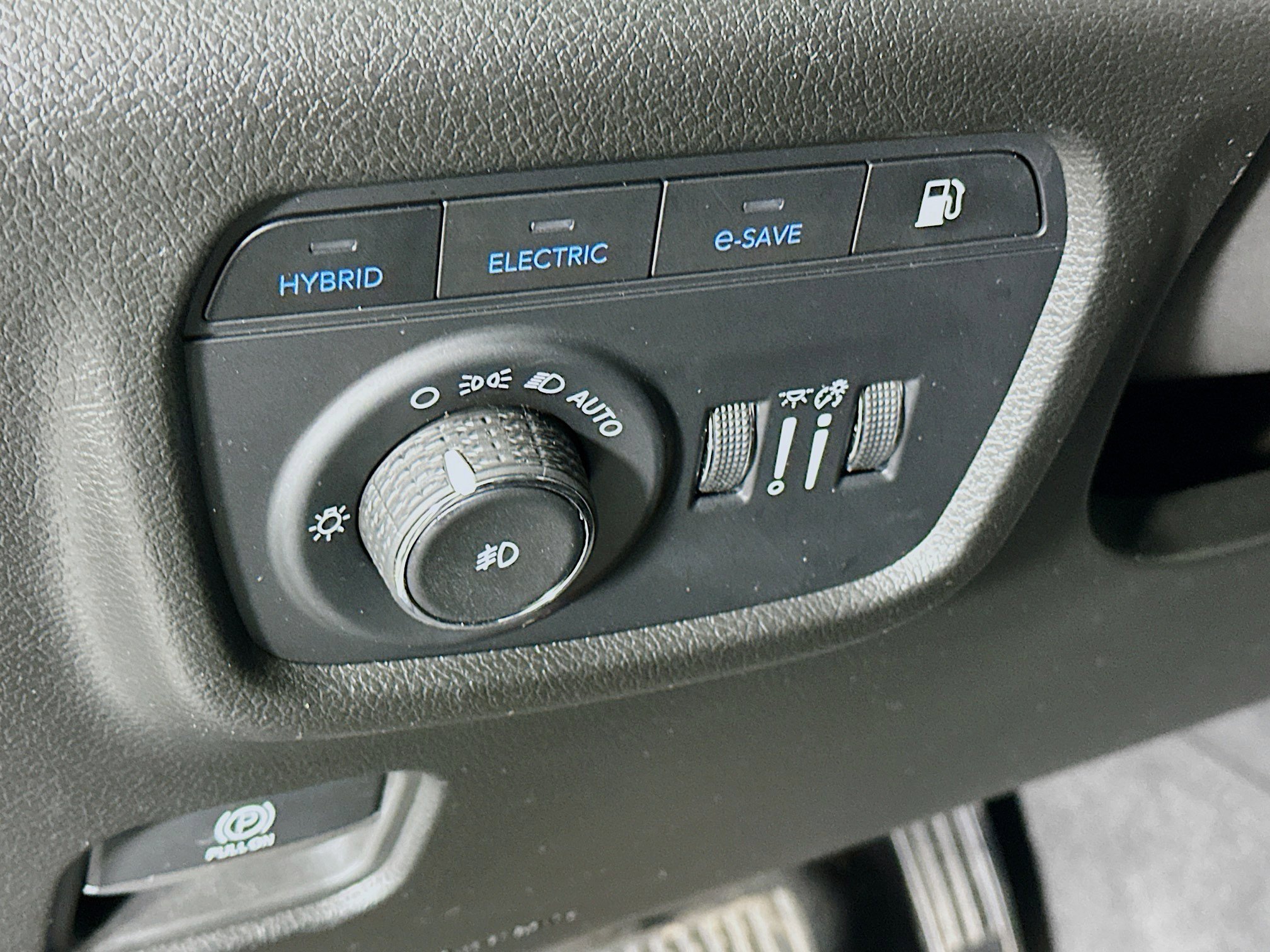 Used 2023 Jeep Grand Cherokee 4WD 4xe w/ Luxury Tech Group II image 17