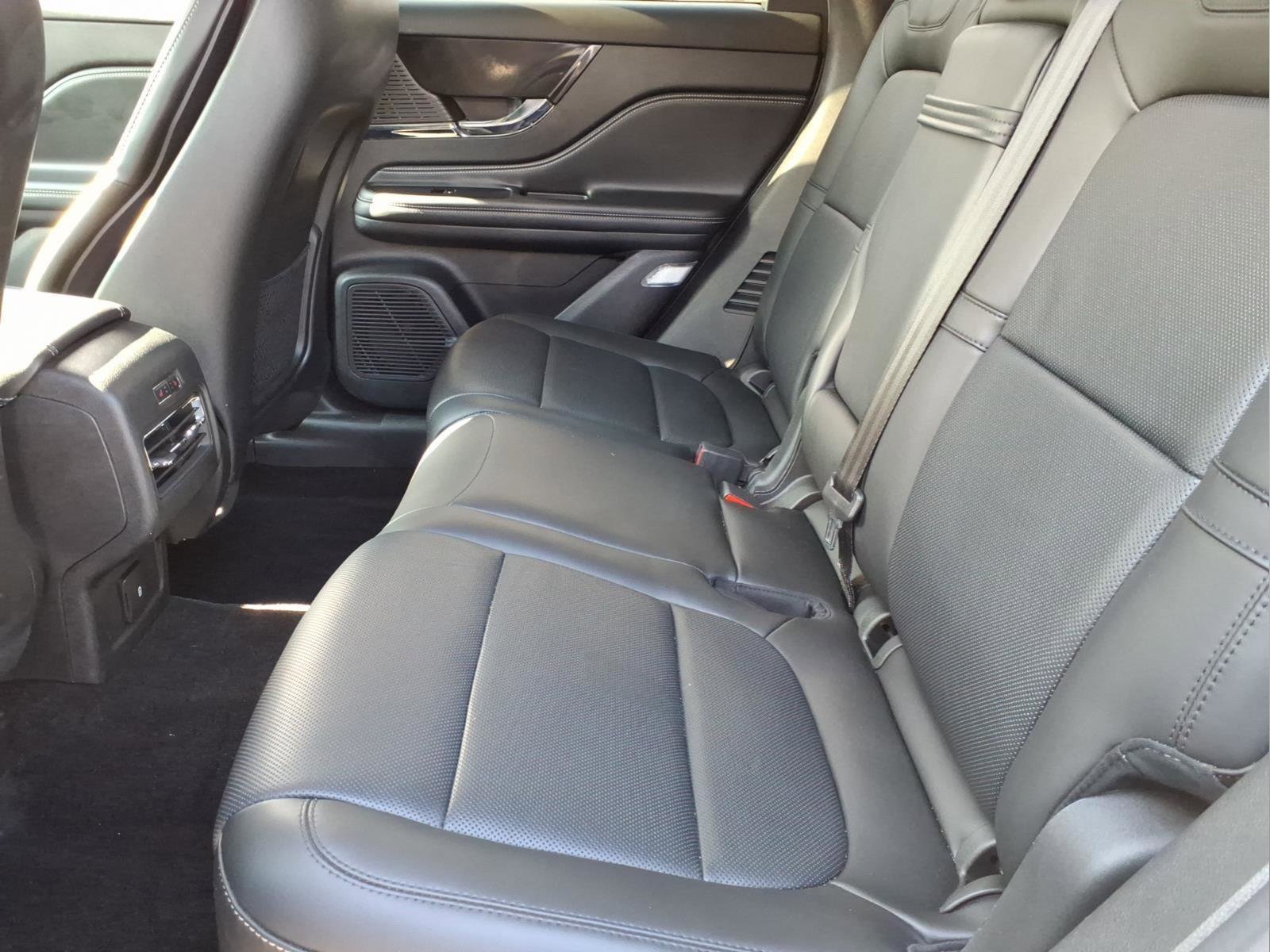 Used 2022 Lincoln Corsair AWD w/ Premium Package image 18