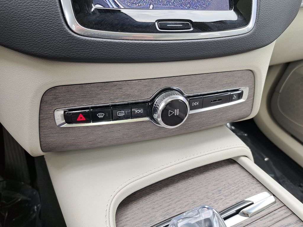 Used 2023 Volvo XC90 B6 Ultimate AWD/4WD image 13