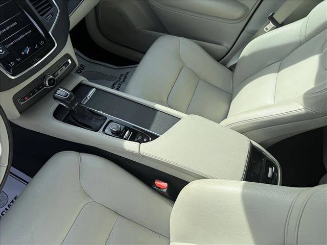 Used 2020 Volvo XC90 T5 Momentum w/ Protection Package Premier image 14