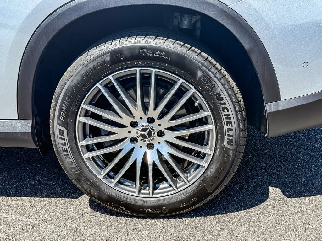 Certified 2025 Mercedes-Benz GLC 300 4MATIC image 11