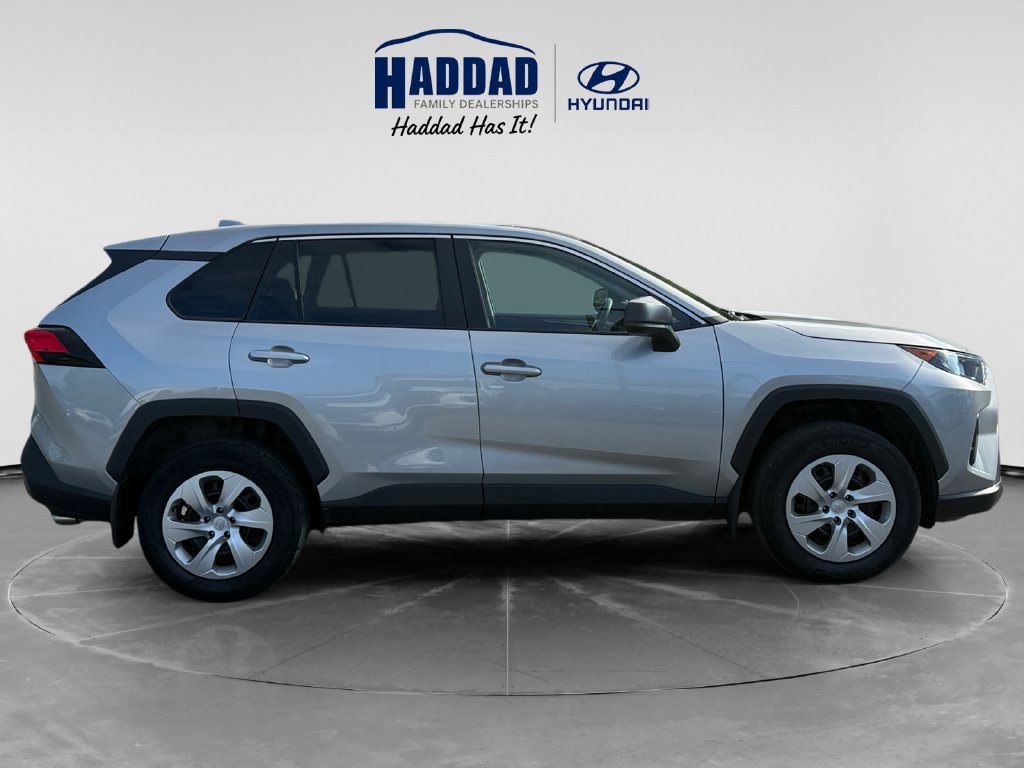 Used 2022 Toyota RAV4 LE AWD/4WD image 6