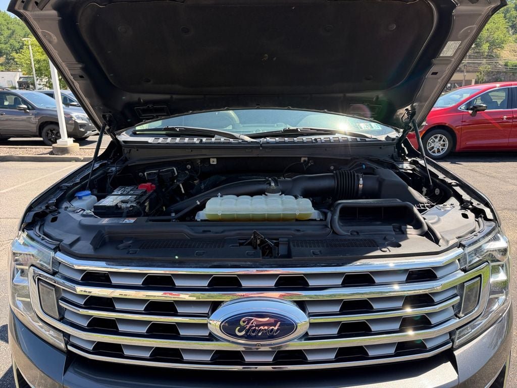 Used 2019 Ford Expedition Limited w/ Equipment Group 302A AWD/4WD image 31