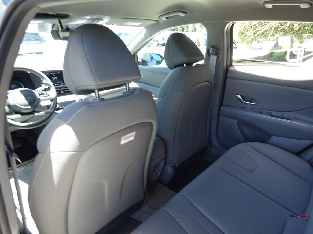 Used 2025 Hyundai Elantra Hybrid FWD image 19