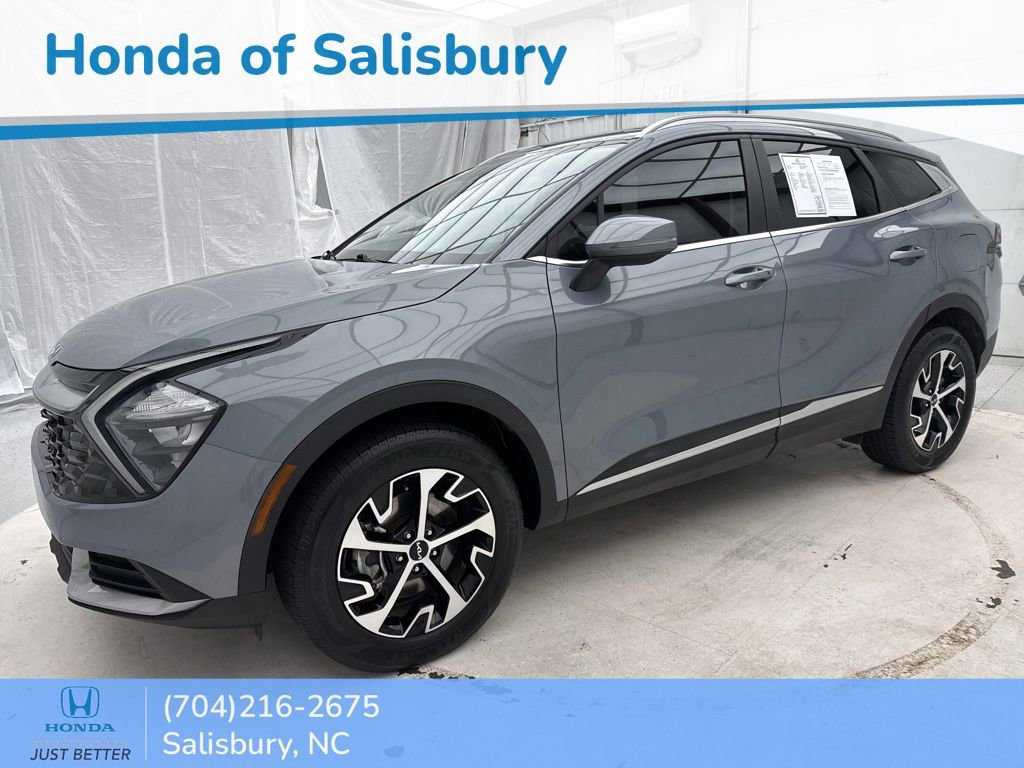 Used 2023 Kia Sportage EX image 3