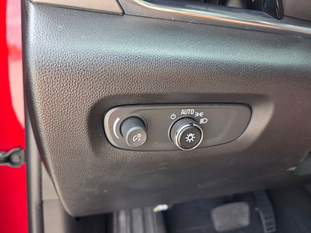 Certified 2023 Chevrolet Traverse LT FWD image 23