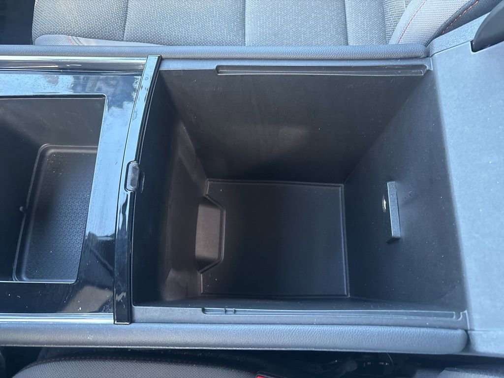 Used 2025 Chevrolet Traverse LT image 33