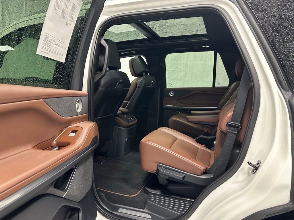 Used 2025 Lincoln Navigator Reserve image 49
