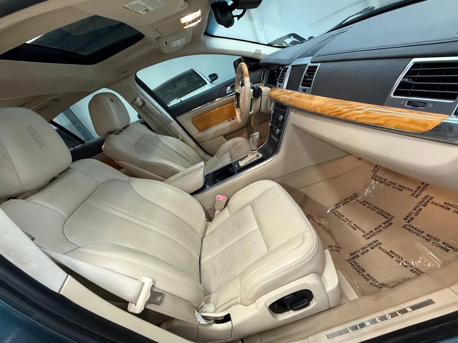 Used 2010 Lincoln MKS image 20