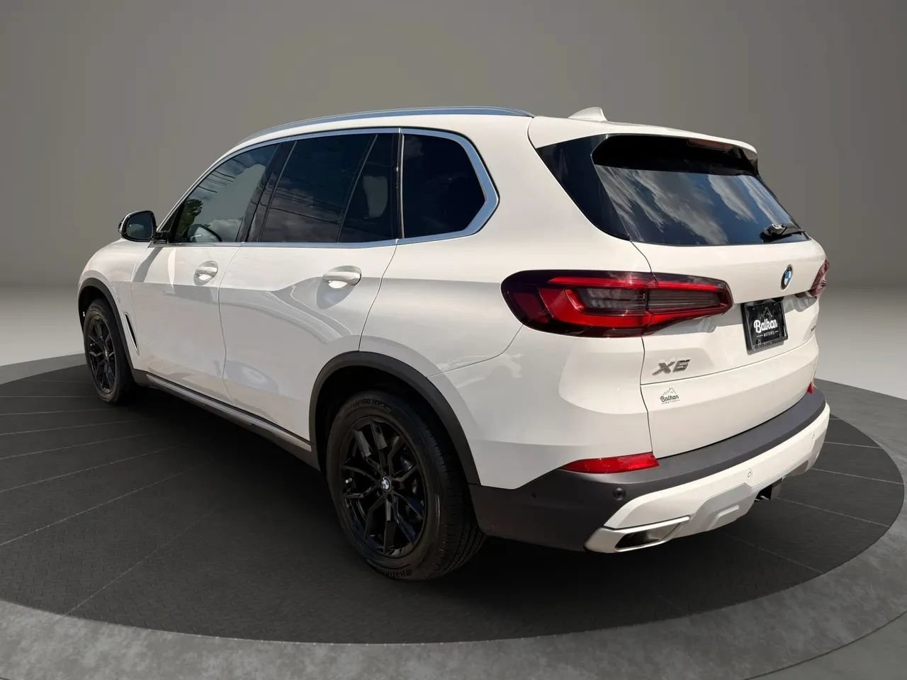 Used 2023 BMW X5 xDrive40i w/ Luxury Seating Package AWD/4WD image 7