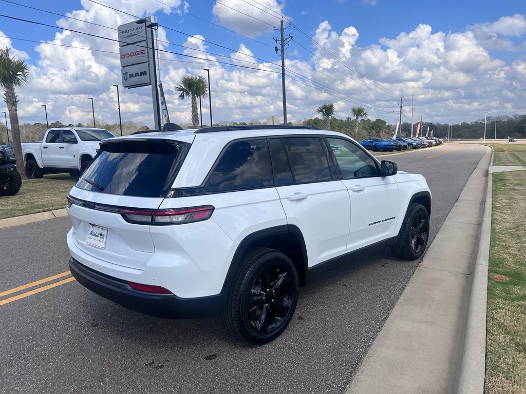 New 2026 Jeep Grand Cherokee Limited w/ Limited Altitude Package RWD image 7