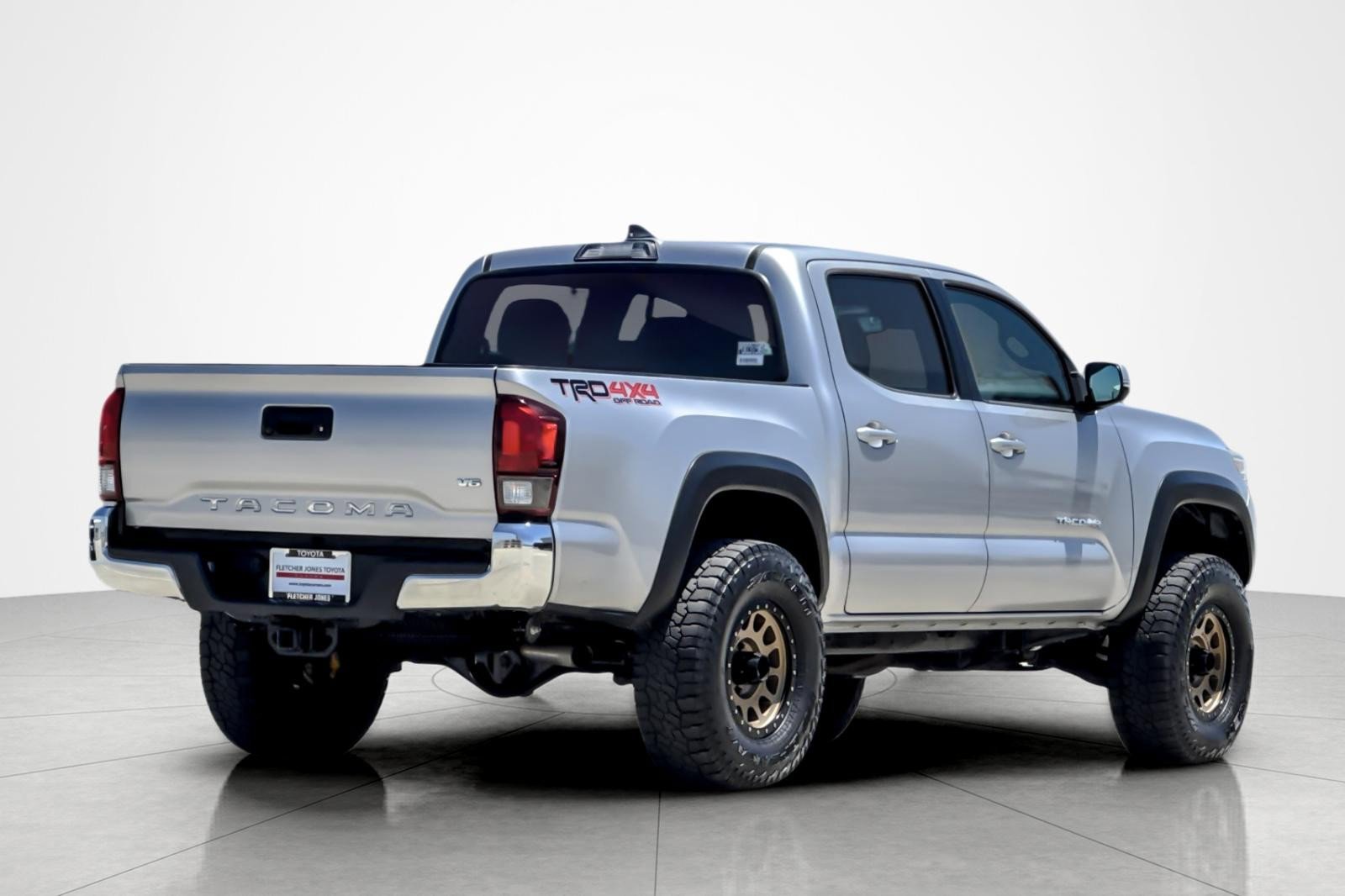 Certified 2018 Toyota Tacoma TRD Off-Road AWD/4WD image 5