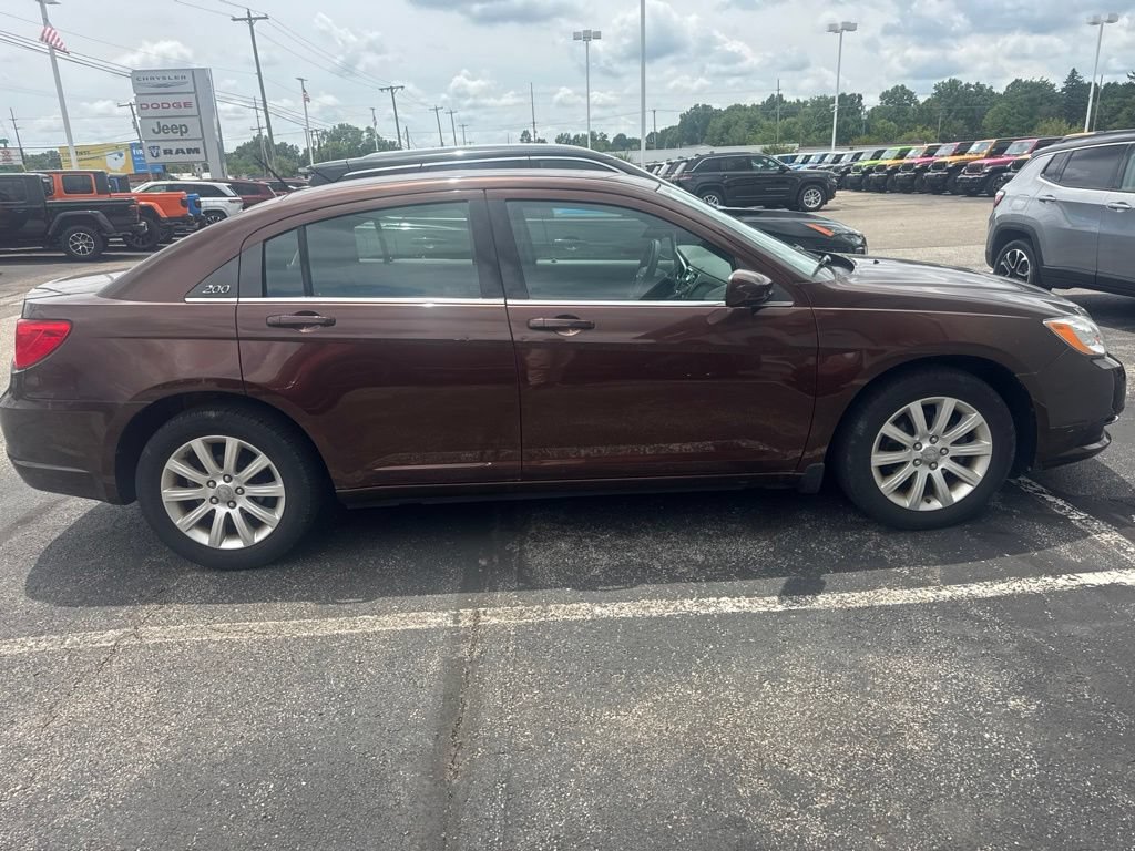 Used 2013 Chrysler 200 Touring FWD image 11