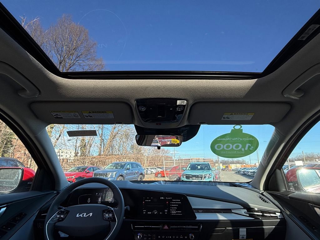 New 2025 Kia Niro EX Touring image 21