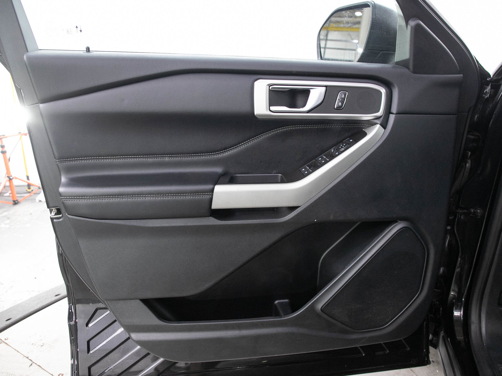 Used 2020 Ford Explorer XLT w/ Equipment Group 202A AWD/4WD image 23