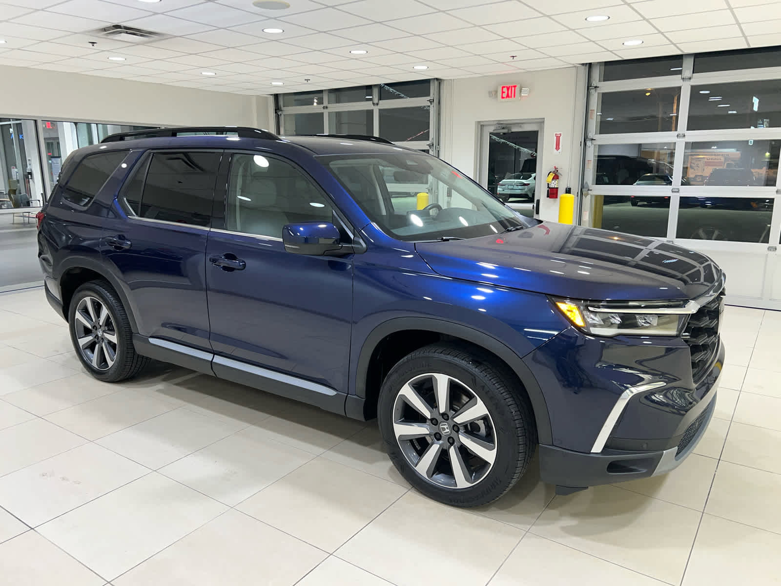 Certified 2025 Honda Pilot Touring image 1