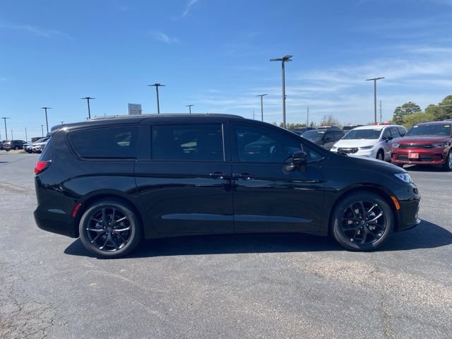 New 2026 Chrysler Pacifica Select image 8