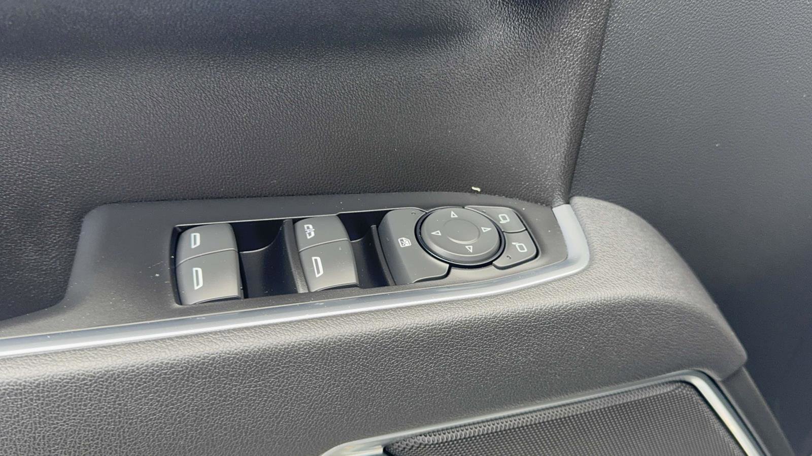 Used 2025 GMC Sierra 1500 Elevation image 18