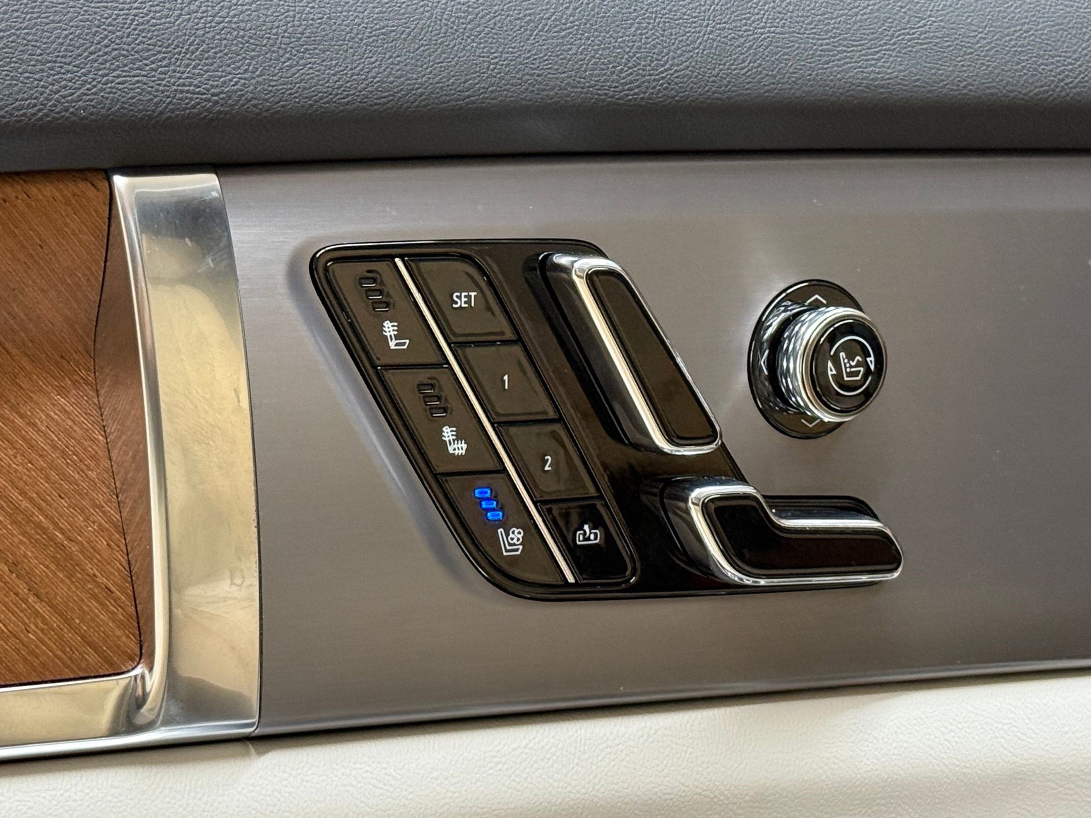 New 2026 Cadillac Vistiq Sport w/ LPO, Floor Liner Package image 25