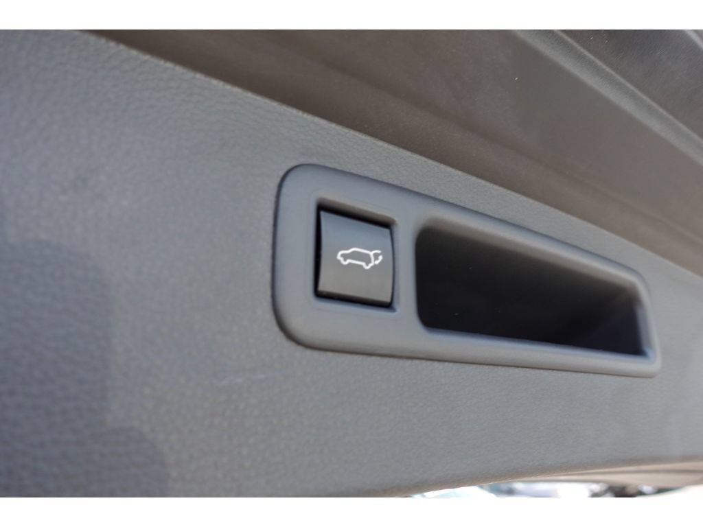 Used 2023 Toyota Highlander XLE FWD image 28