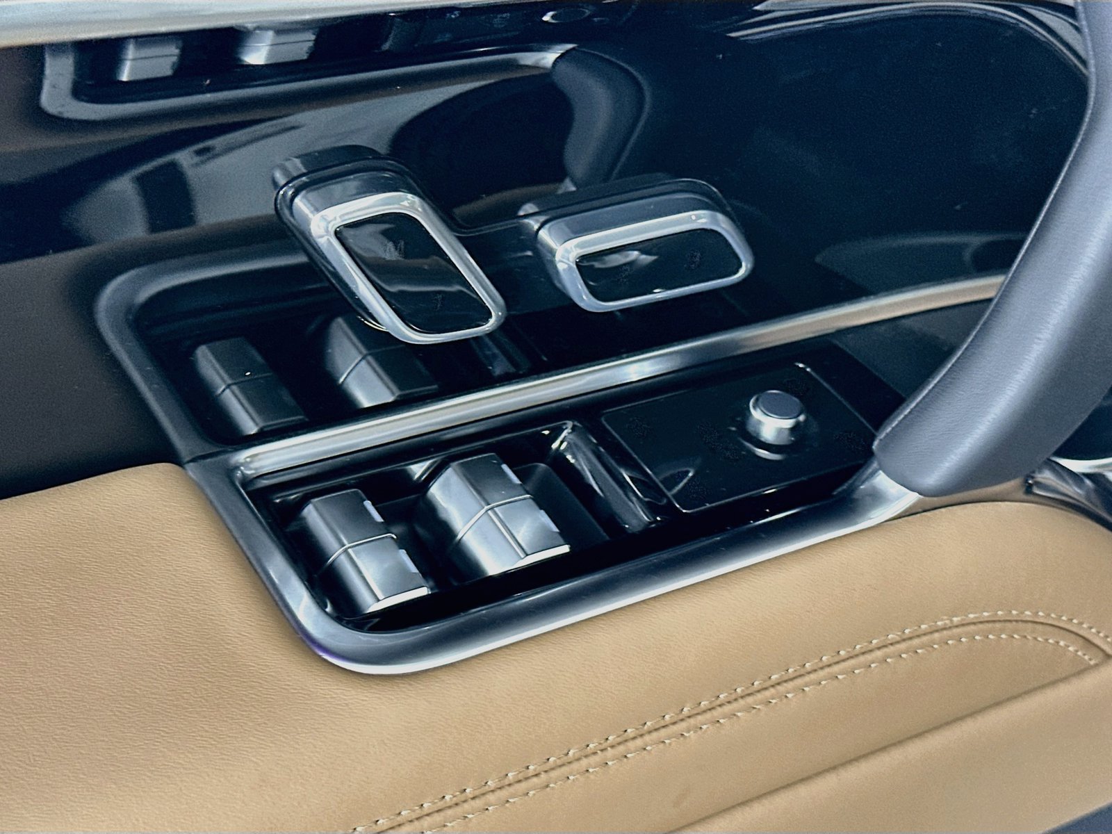 New 2026 Land Rover Range Rover SE AWD/4WD image 17