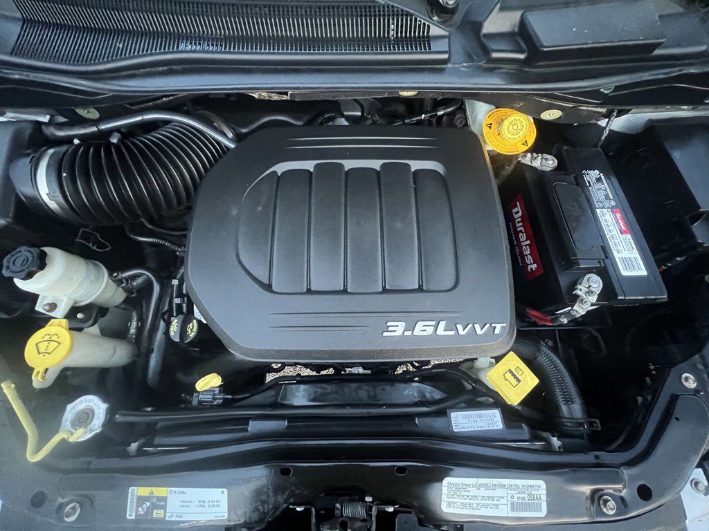 Used 2014 Chrysler Town & Country Touring FWD image 9