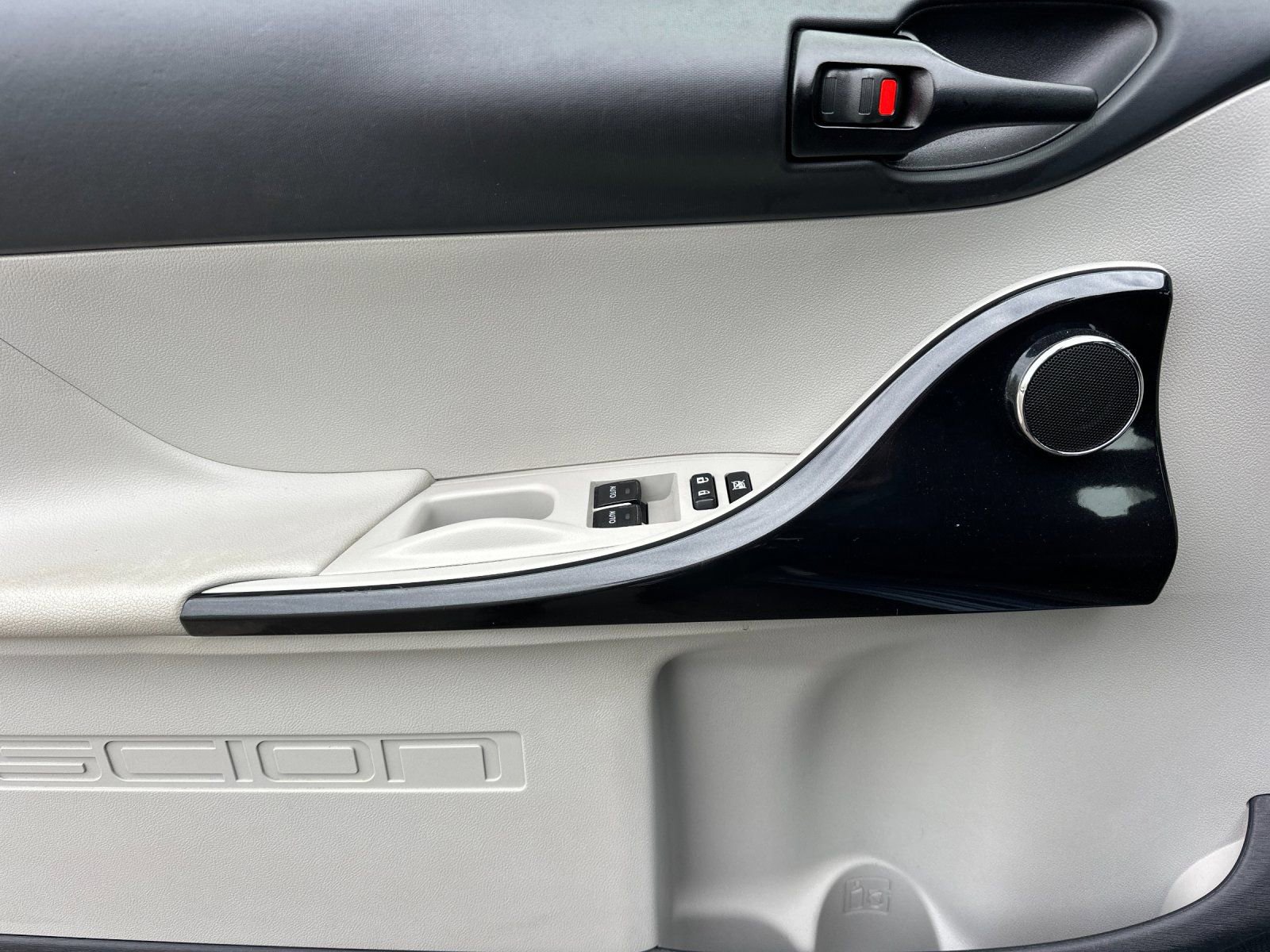 Used 2013 Scion iQ image 11