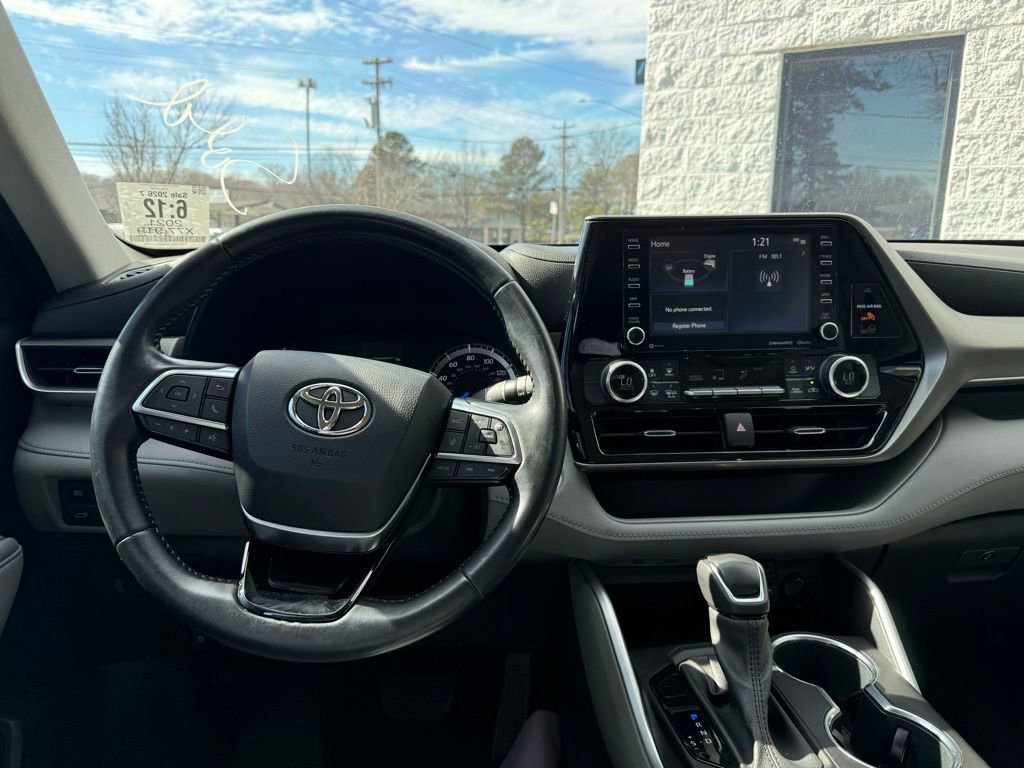 Used 2025 Toyota Highlander XLE image 8