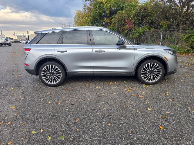 Used 2021 Lincoln Corsair Reserve AWD/4WD image 2