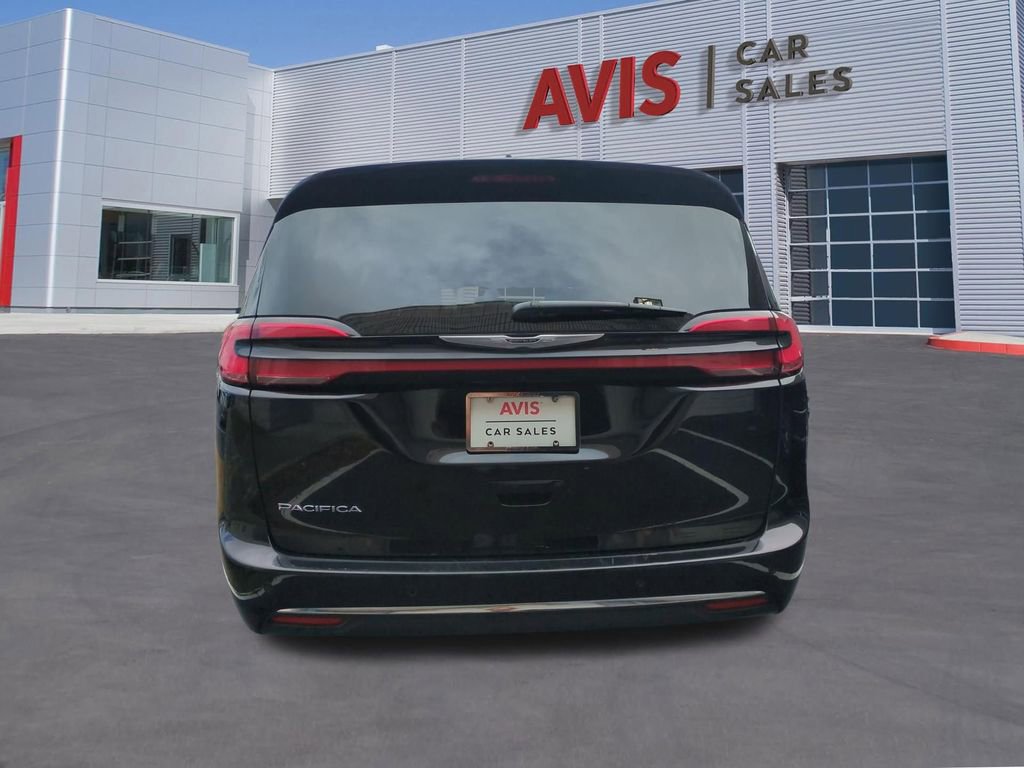 Used 2025 Chrysler Pacifica Select image 7